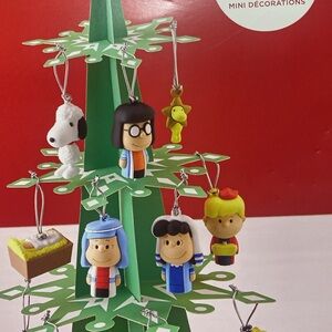 Peanuts Nativity Countdown Calendar Miniature Christmas Tree Set